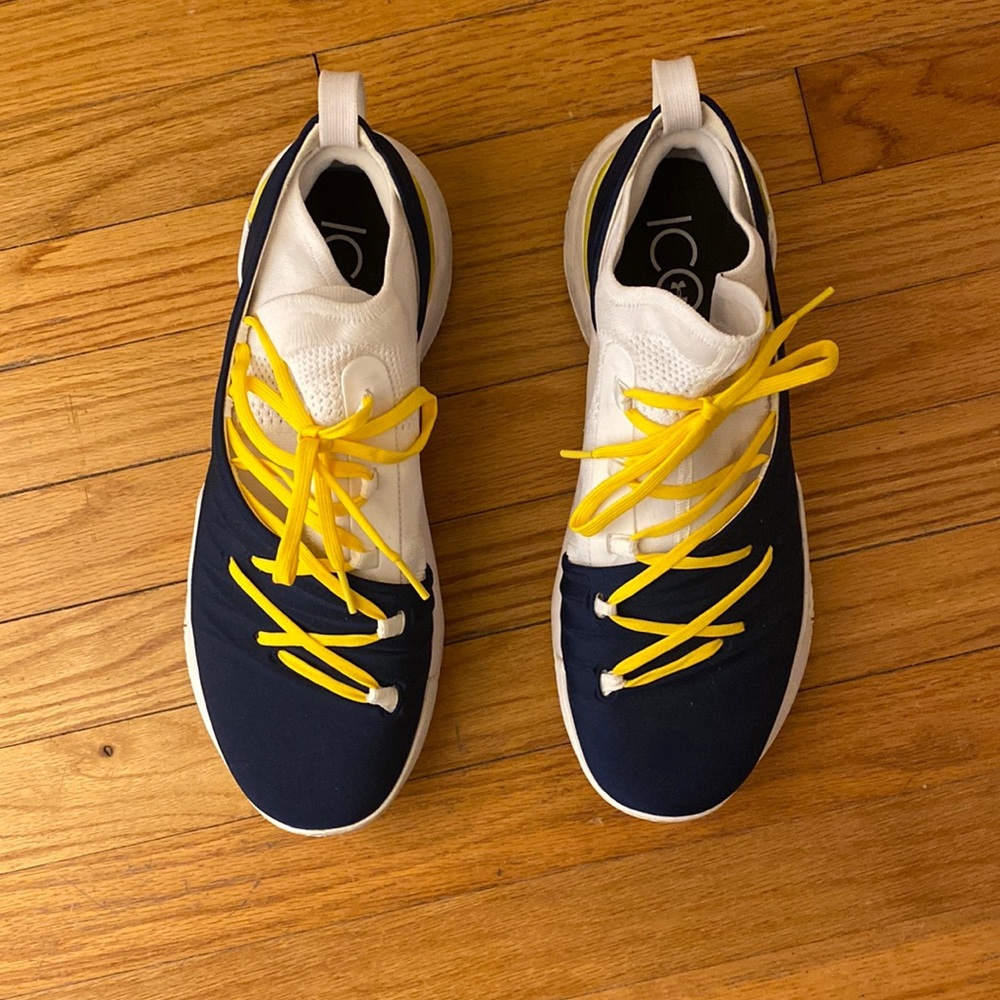 Curry Lowtop Shoes